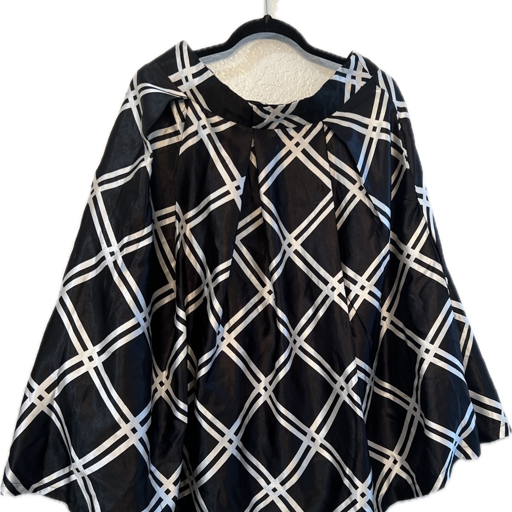 Beautiful Mid size shirt like new